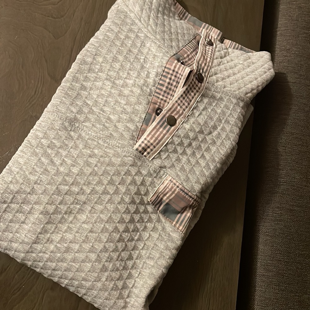 Plaid Trimmed Top. Size Small - Picture 12 of 12